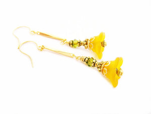 Orange Flower Beaded Glass Earrings - Gold Earrings - Flower Earrings - Dangle Earrings